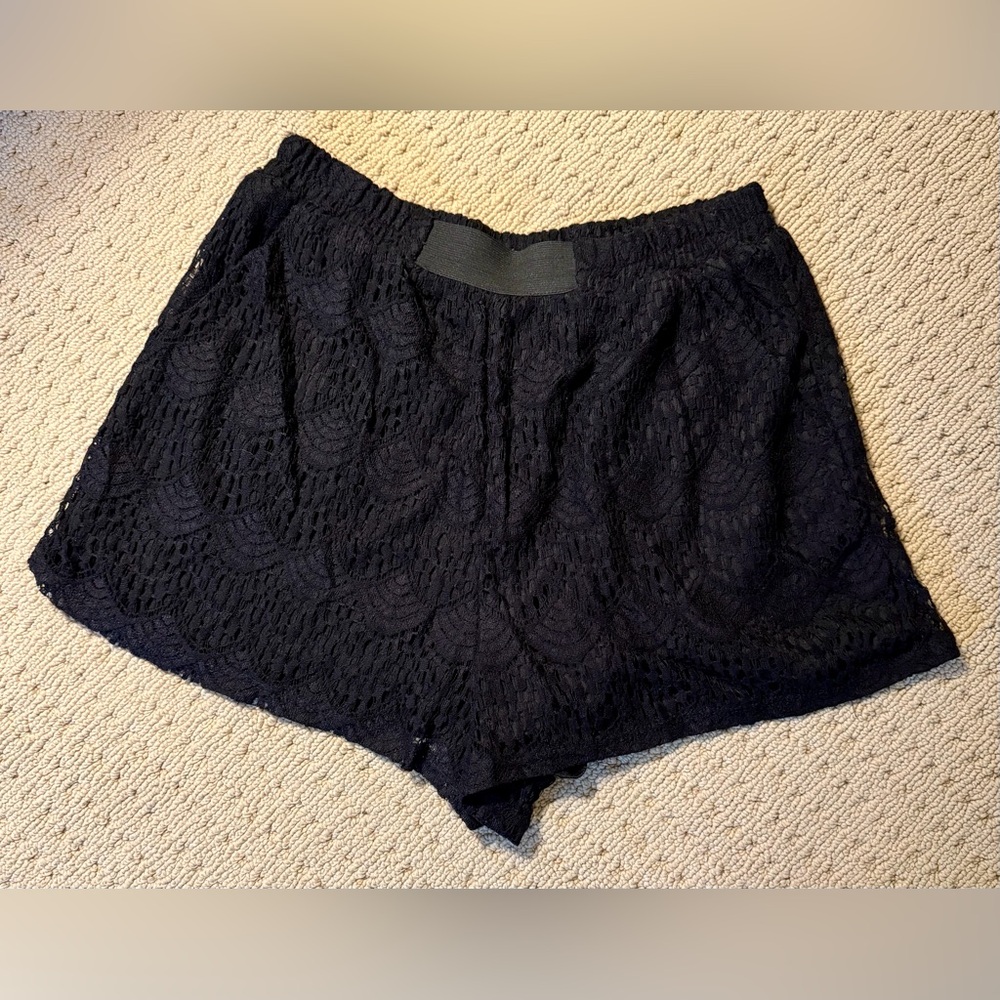 NWOT Black Lace Lined elastic waist Shorts, sz medium